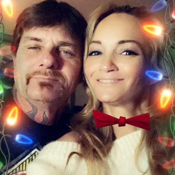 Meet your Posher, Angie new at this - Picture 5 of 5